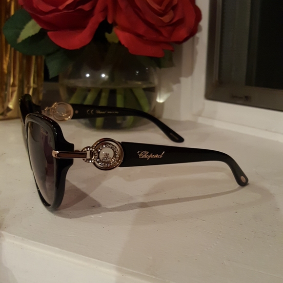 Chopard Women's black Sunglasses - Picture 4 of 8